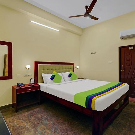 Treebo Grace Inn, 3 Min Walk From Promenade Beach Pondicherry Exteriör bild