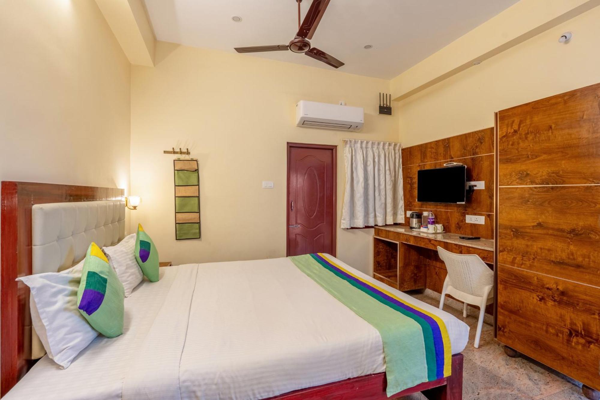 Treebo Grace Inn, 3 Min Walk From Promenade Beach Pondicherry Exteriör bild