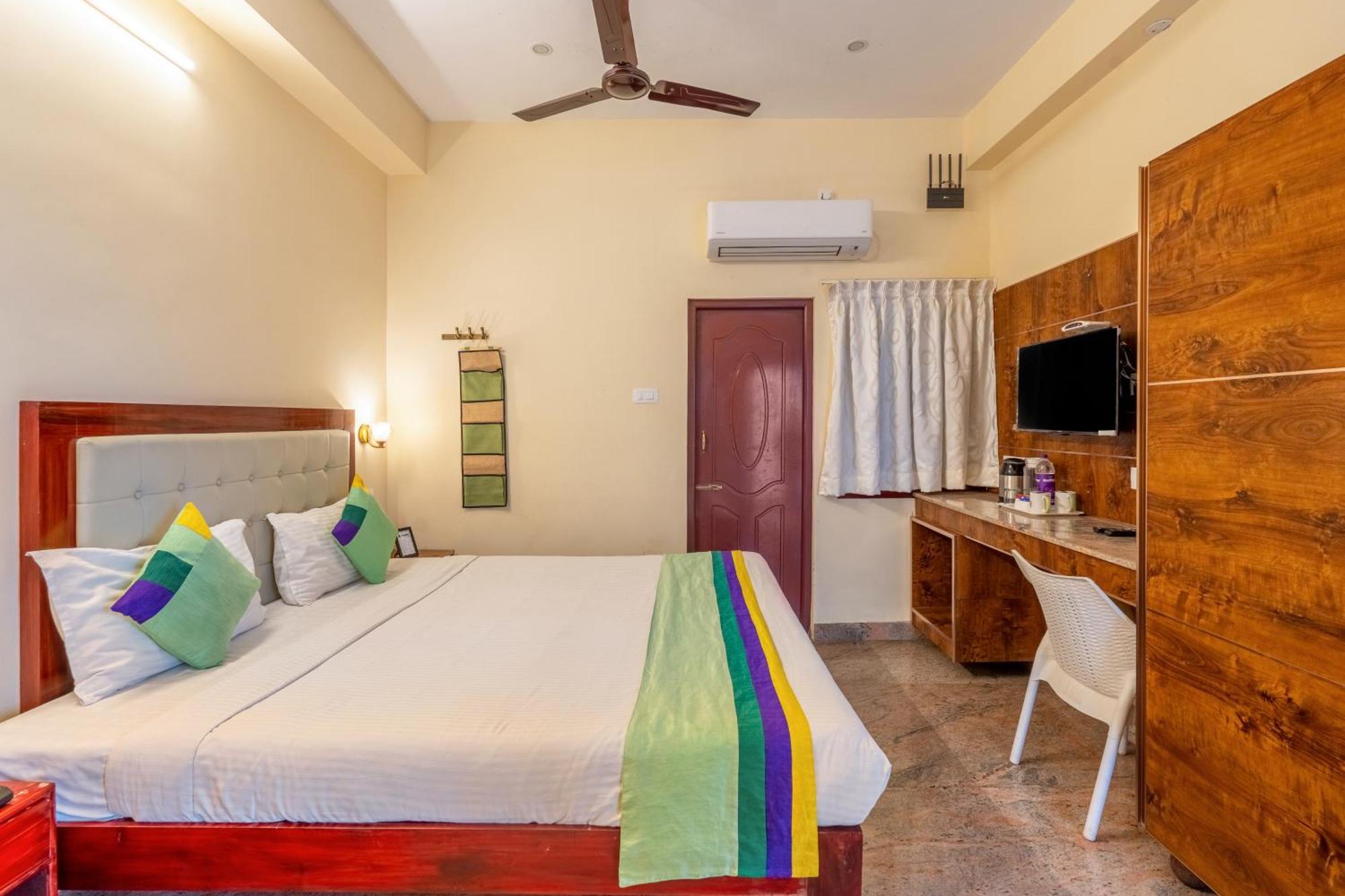 Treebo Grace Inn, 3 Min Walk From Promenade Beach Pondicherry Exteriör bild